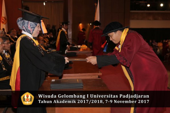 Wisuda Unpad Gel I TA 2017_2018  Fakultas Teknik Geologi Oleh Dekan 080