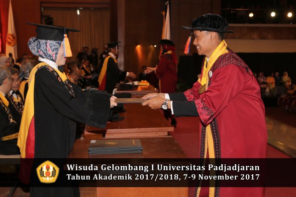 Wisuda Unpad Gel I TA 2017_2018  Fakultas Teknik Geologi Oleh Dekan 082