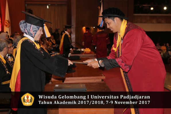 Wisuda Unpad Gel I TA 2017_2018  Fakultas Teknik Geologi Oleh Dekan 083