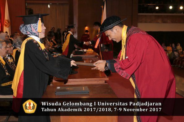Wisuda Unpad Gel I TA 2017_2018  Fakultas Teknik Geologi Oleh Dekan 084