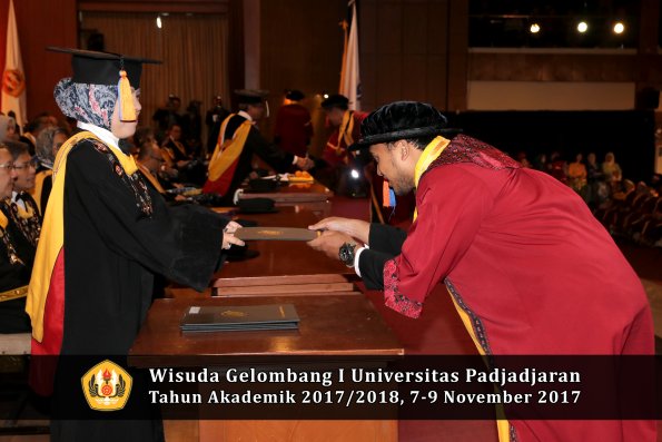 Wisuda Unpad Gel I TA 2017_2018  Fakultas Teknik Geologi Oleh Dekan 085