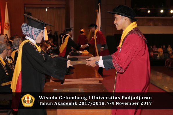 Wisuda Unpad Gel I TA 2017_2018  Fakultas Teknik Geologi Oleh Dekan 088