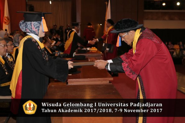 Wisuda Unpad Gel I TA 2017_2018  Fakultas Teknik Geologi Oleh Dekan 089
