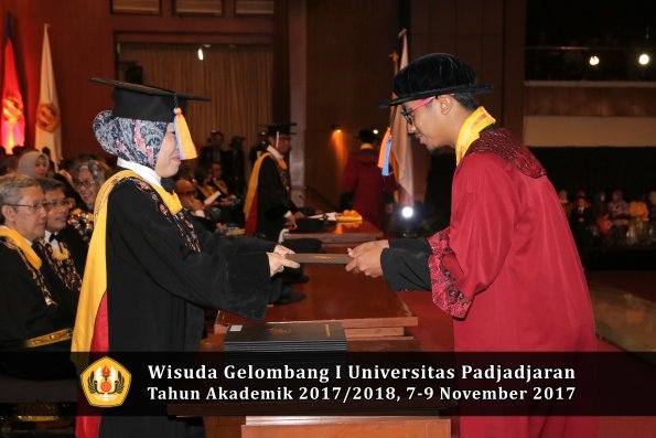 Wisuda Unpad Gel I TA 2017_2018  Fakultas Teknik Geologi Oleh Dekan 091