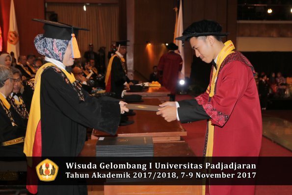 Wisuda Unpad Gel I TA 2017_2018  Fakultas Teknik Geologi Oleh Dekan 093
