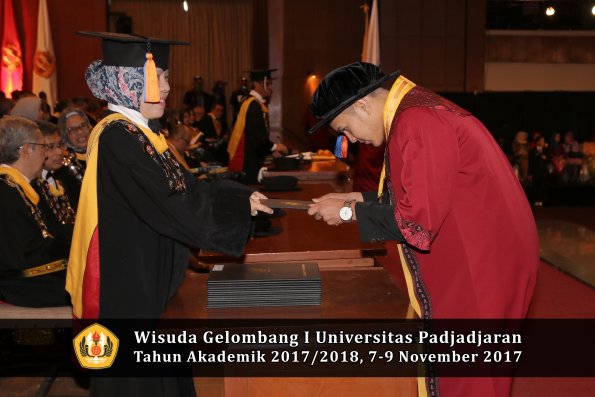 Wisuda Unpad Gel I TA 2017_2018  Fakultas Teknik Geologi Oleh Dekan 095
