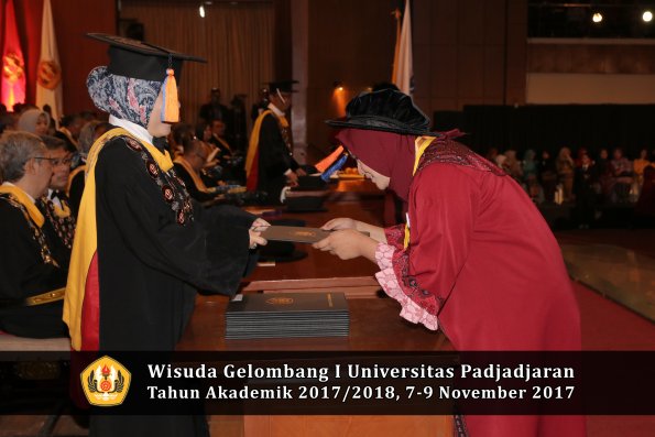 Wisuda Unpad Gel I TA 2017_2018  Fakultas Teknik Geologi Oleh Dekan 096