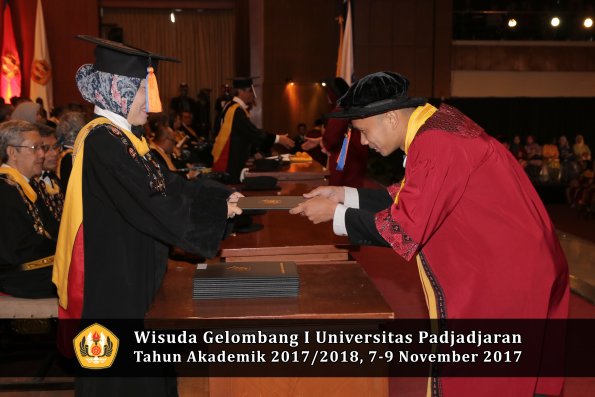Wisuda Unpad Gel I TA 2017_2018  Fakultas Teknik Geologi Oleh Dekan 097