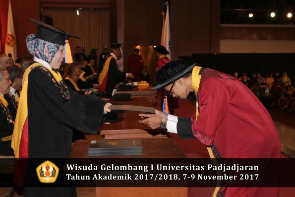 Wisuda Unpad Gel I TA 2017_2018  Fakultas Teknik Geologi Oleh Dekan 100