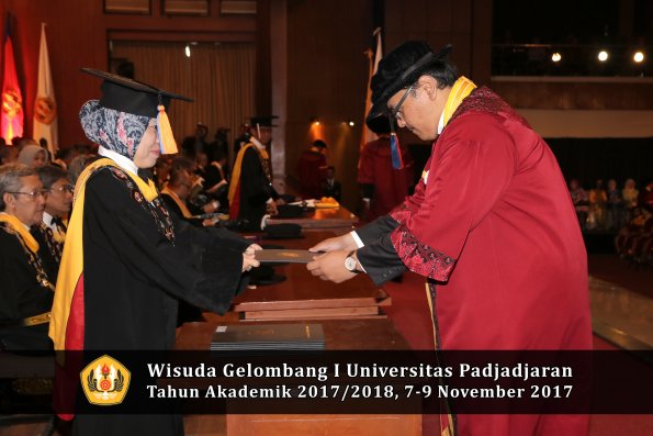 Wisuda Unpad Gel I TA 2017_2018  Fakultas Teknik Geologi Oleh Dekan 101