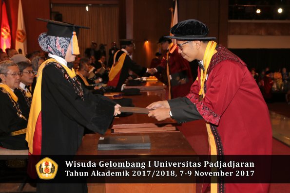 Wisuda Unpad Gel I TA 2017_2018  Fakultas Teknik Geologi Oleh Dekan 102