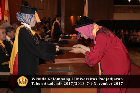 Wisuda Unpad Gel I TA 2017_2018  Fakultas Teknik Geologi Oleh Dekan 106