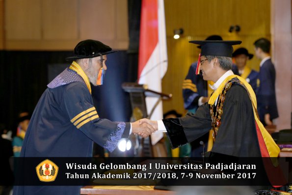 Wisuda Unpad Gel I TA 2017_2018  Fakultas Teknik Geologi Oleh Rektor 002