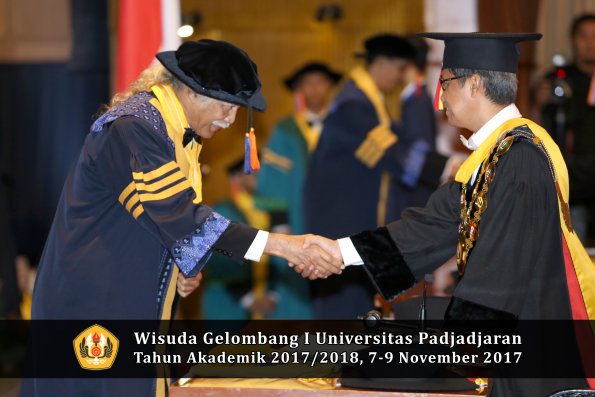 Wisuda Unpad Gel I TA 2017_2018  Fakultas Teknik Geologi Oleh Rektor 003