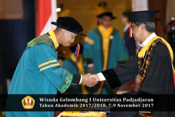 Wisuda Unpad Gel I TA 2017_2018  Fakultas Teknik Geologi Oleh Rektor 005