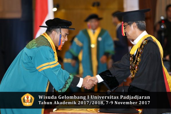 Wisuda Unpad Gel I TA 2017_2018  Fakultas Teknik Geologi Oleh Rektor 006