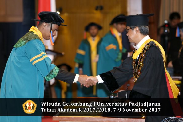 Wisuda Unpad Gel I TA 2017_2018  Fakultas Teknik Geologi Oleh Rektor 009