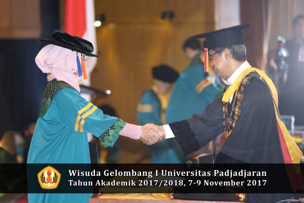 Wisuda Unpad Gel I TA 2017_2018  Fakultas Teknik Geologi Oleh Rektor 012