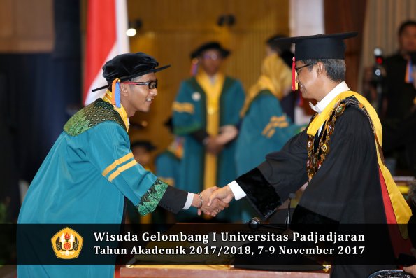 Wisuda Unpad Gel I TA 2017_2018  Fakultas Teknik Geologi Oleh Rektor 013