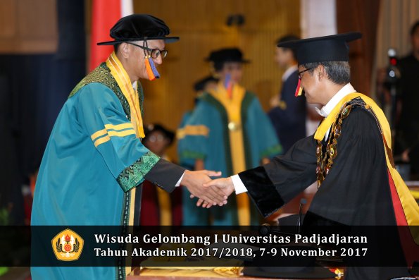 Wisuda Unpad Gel I TA 2017_2018  Fakultas Teknik Geologi Oleh Rektor 015