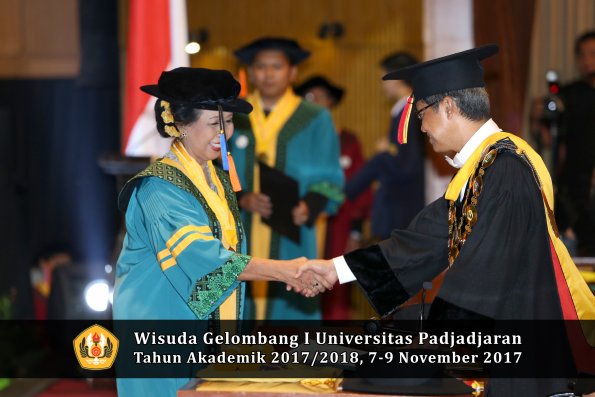 Wisuda Unpad Gel I TA 2017_2018  Fakultas Teknik Geologi Oleh Rektor 016
