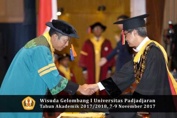 Wisuda Unpad Gel I TA 2017_2018  Fakultas Teknik Geologi Oleh Rektor 017