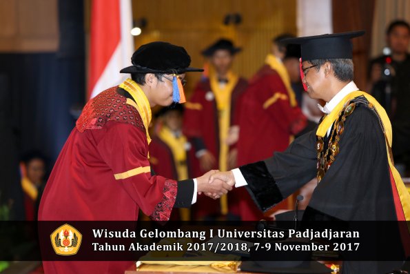 Wisuda Unpad Gel I TA 2017_2018  Fakultas Teknik Geologi Oleh Rektor 018