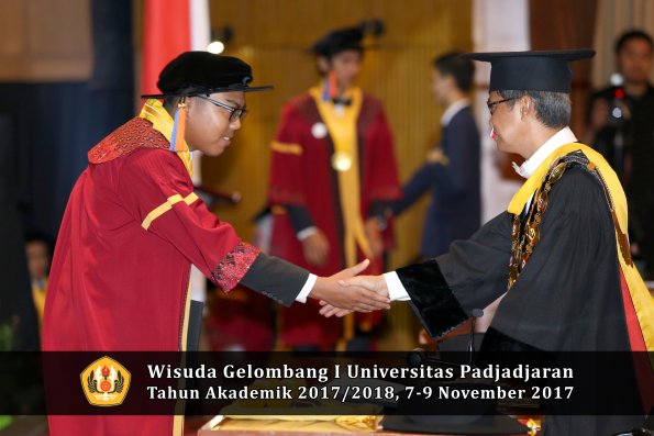 Wisuda Unpad Gel I TA 2017_2018  Fakultas Teknik Geologi Oleh Rektor 019