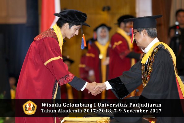 Wisuda Unpad Gel I TA 2017_2018  Fakultas Teknik Geologi Oleh Rektor 020