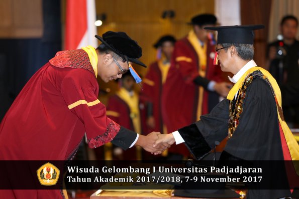 Wisuda Unpad Gel I TA 2017_2018  Fakultas Teknik Geologi Oleh Rektor 024