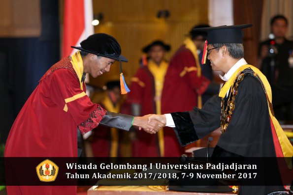 Wisuda Unpad Gel I TA 2017_2018  Fakultas Teknik Geologi Oleh Rektor 026