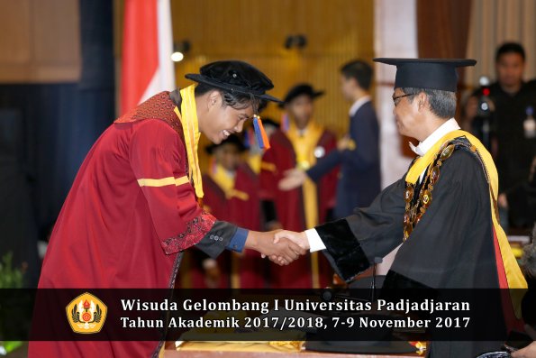 Wisuda Unpad Gel I TA 2017_2018  Fakultas Teknik Geologi Oleh Rektor 030