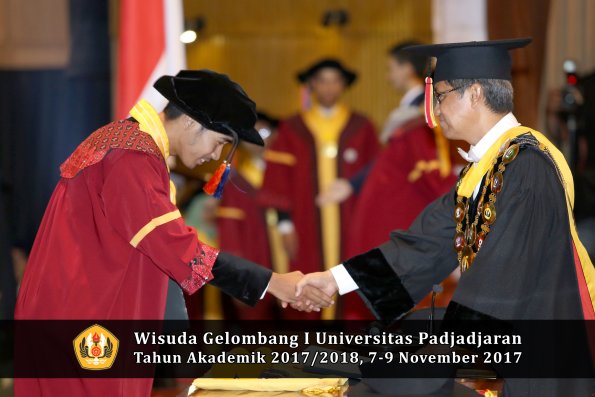Wisuda Unpad Gel I TA 2017_2018  Fakultas Teknik Geologi Oleh Rektor 031