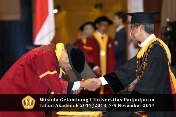Wisuda Unpad Gel I TA 2017_2018  Fakultas Teknik Geologi Oleh Rektor 033