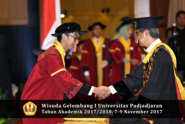 Wisuda Unpad Gel I TA 2017_2018  Fakultas Teknik Geologi Oleh Rektor 034