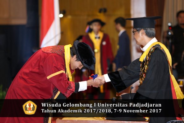 Wisuda Unpad Gel I TA 2017_2018  Fakultas Teknik Geologi Oleh Rektor 036