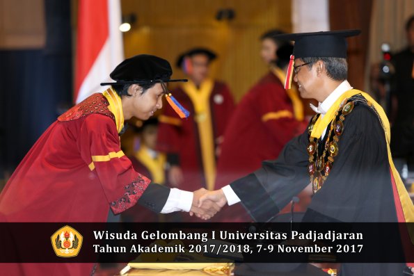 Wisuda Unpad Gel I TA 2017_2018  Fakultas Teknik Geologi Oleh Rektor 039