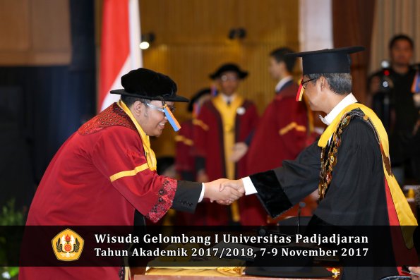 Wisuda Unpad Gel I TA 2017_2018  Fakultas Teknik Geologi Oleh Rektor 040