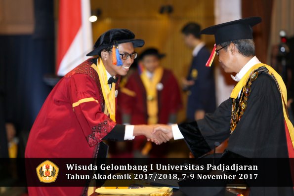 Wisuda Unpad Gel I TA 2017_2018  Fakultas Teknik Geologi Oleh Rektor 061