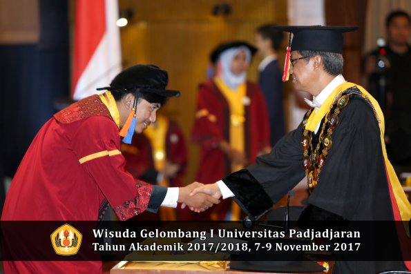 Wisuda Unpad Gel I TA 2017_2018  Fakultas Teknik Geologi Oleh Rektor 104