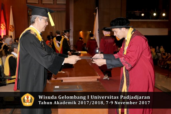 Wisuda Unpad Gel I TA 2017_2018  Fakultas Ekonomi Dan Bisnis oleh Dekan 168