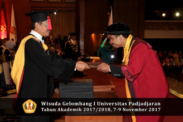 Wisuda Unpad Gel I TA 2017_2018  Fakultas Teknlogi industri pertanian oleh dekan 002