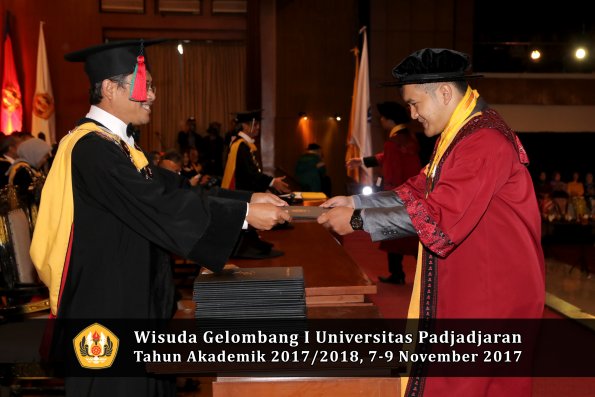 Wisuda Unpad Gel I TA 2017_2018  Fakultas Teknlogi industri pertanian oleh dekan 003
