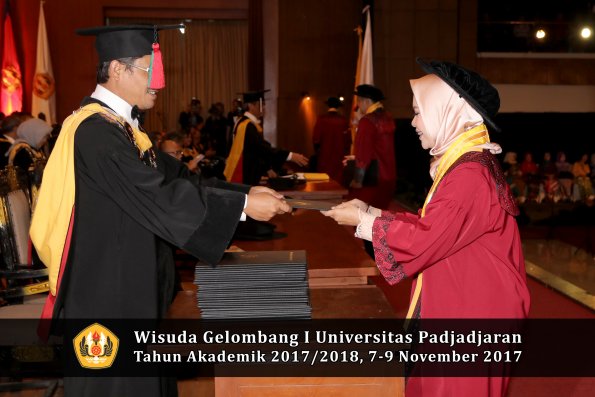 Wisuda Unpad Gel I TA 2017_2018  Fakultas Teknlogi industri pertanian oleh dekan 004