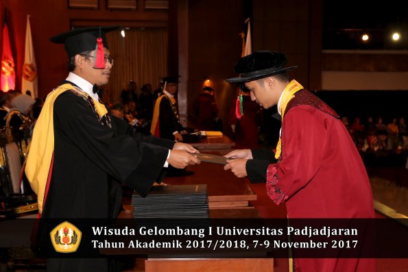 Wisuda Unpad Gel I TA 2017_2018  Fakultas Teknlogi industri pertanian oleh dekan 005