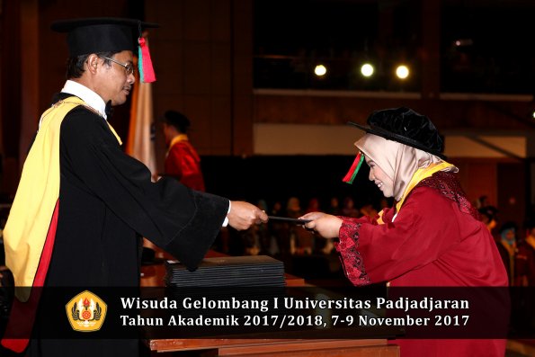 Wisuda Unpad Gel I TA 2017_2018  Fakultas Teknlogi industri pertanian oleh dekan 006