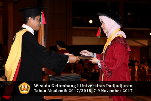 Wisuda Unpad Gel I TA 2017_2018  Fakultas Teknlogi industri pertanian oleh dekan 007