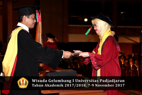 Wisuda Unpad Gel I TA 2017_2018  Fakultas Teknlogi industri pertanian oleh dekan 008