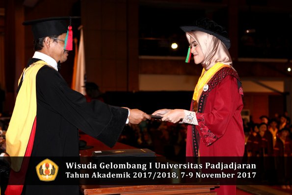 Wisuda Unpad Gel I TA 2017_2018  Fakultas Teknlogi industri pertanian oleh dekan 010
