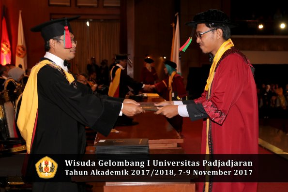 Wisuda Unpad Gel I TA 2017_2018  Fakultas Teknlogi industri pertanian oleh dekan 012